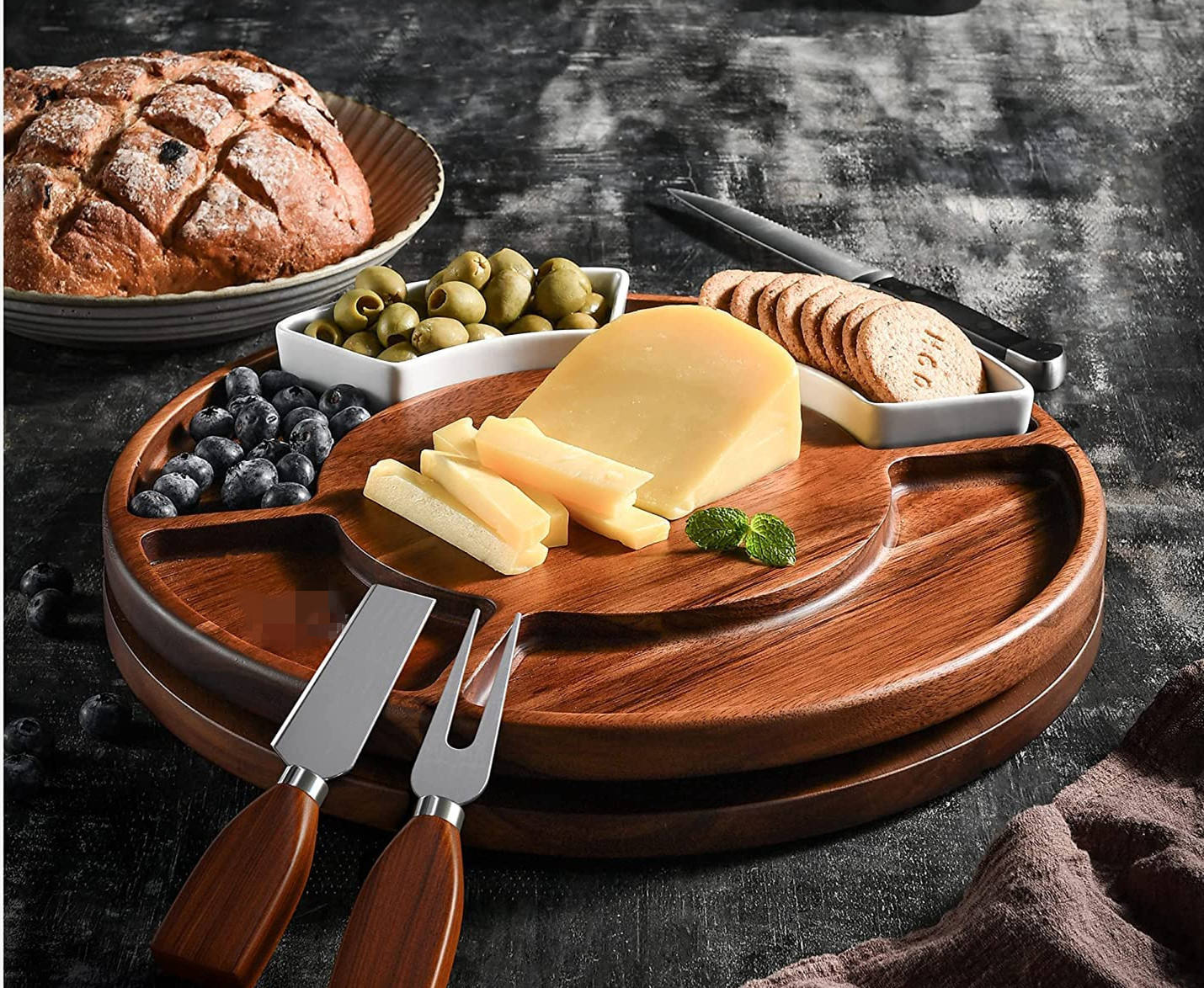 acacia-wood-cutting-board-3-knives-3