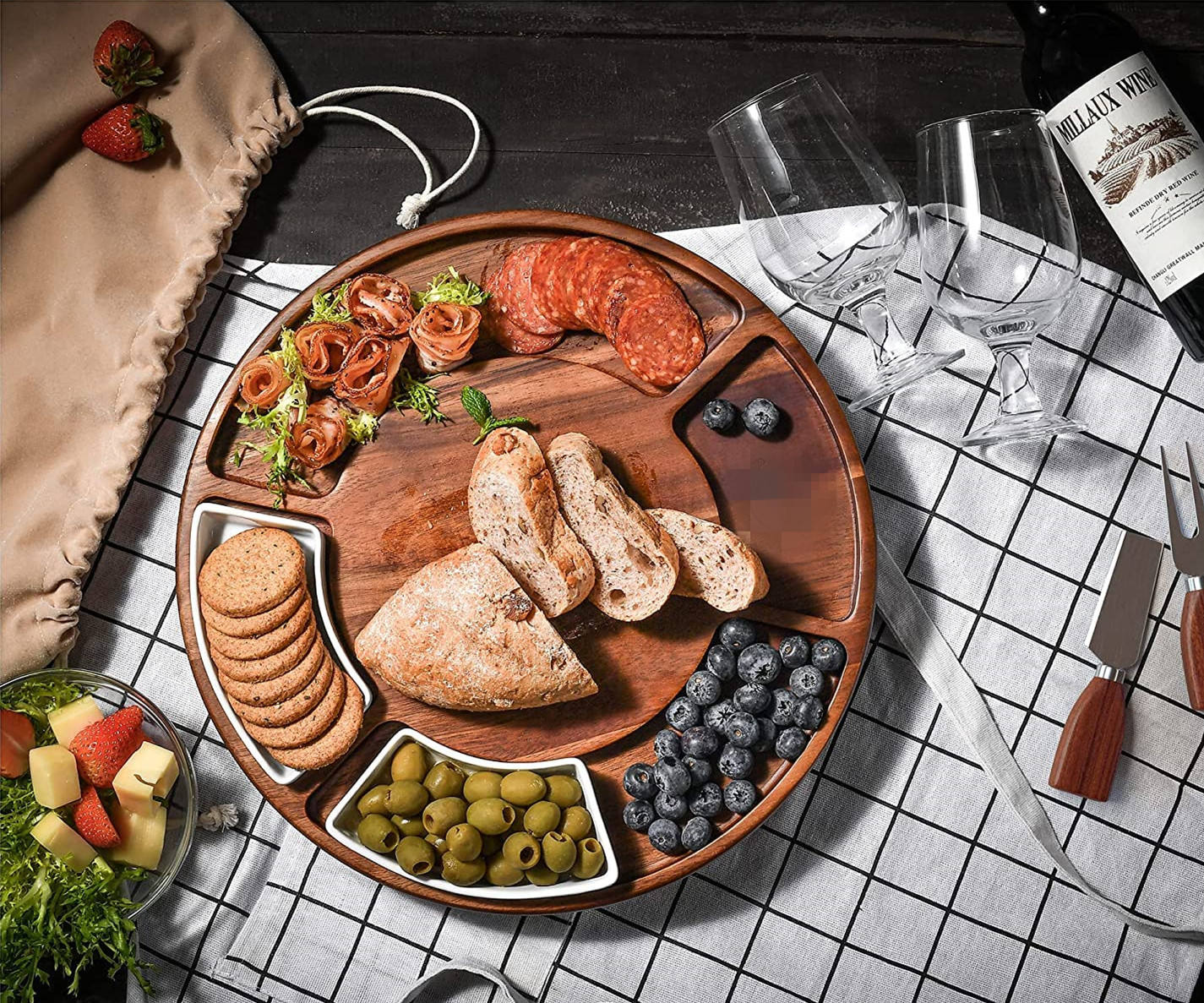 acacia-wood-cutting-board-3-knives-4